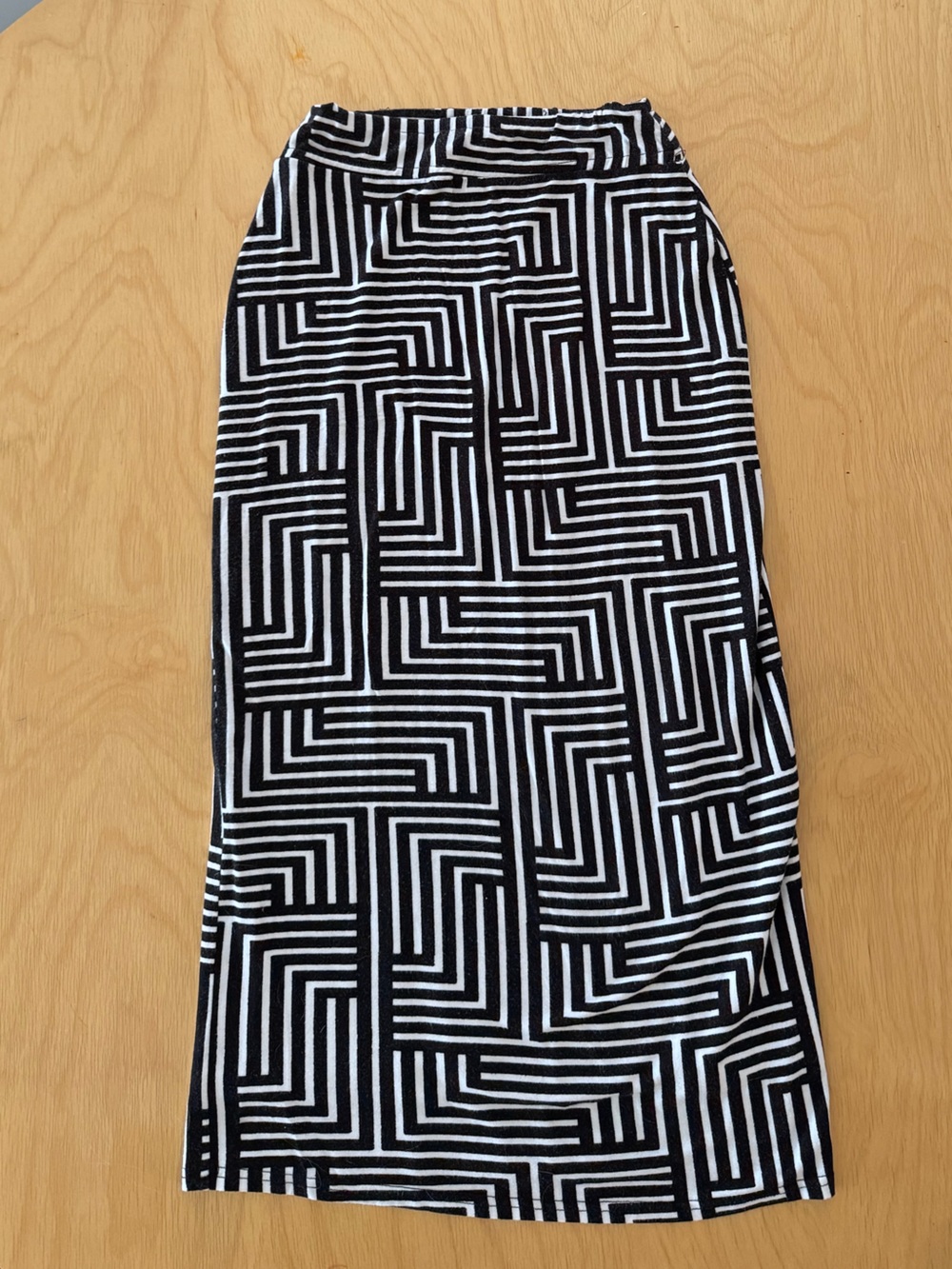 Black and White Geometric Print Pencil Skirt